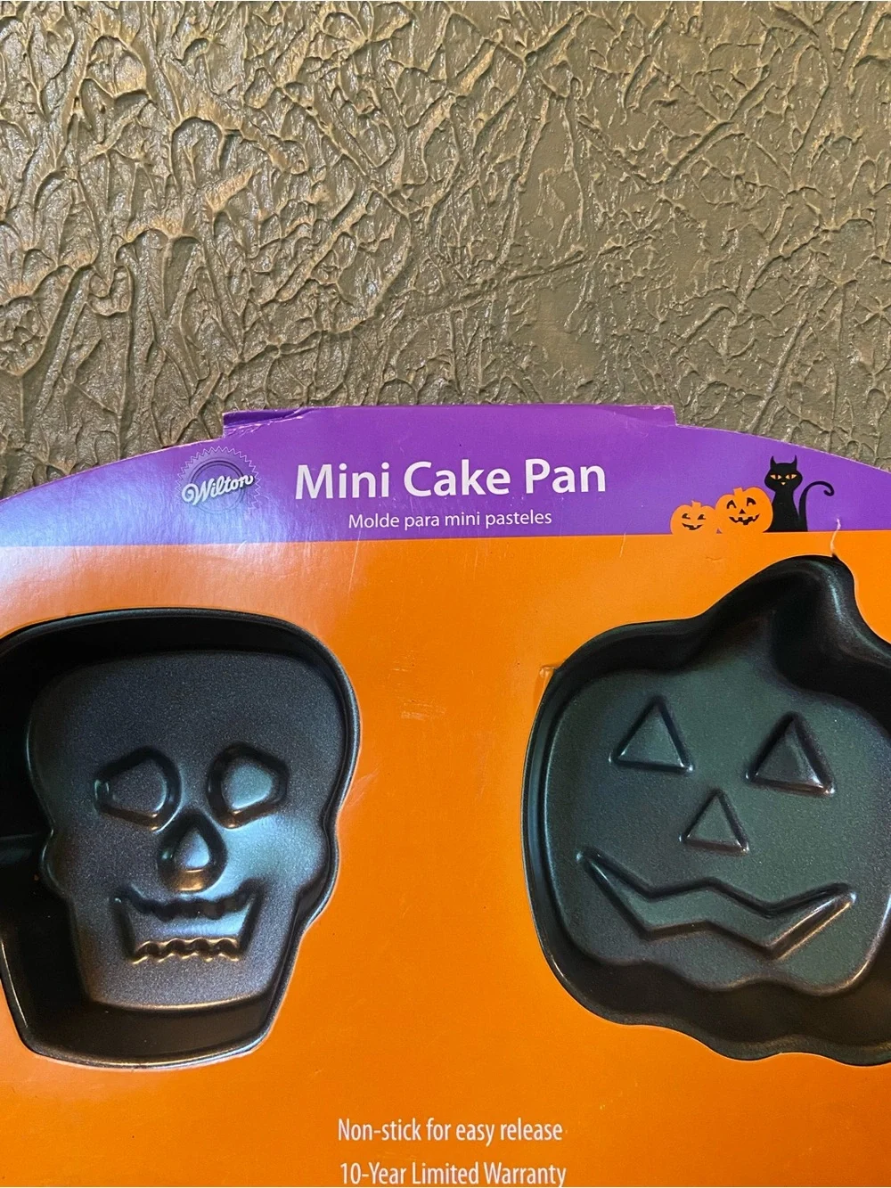WILTON Halloween Mini Cake Pan Skulls Pumpkins 6 Cavities Holiday Baking NEW